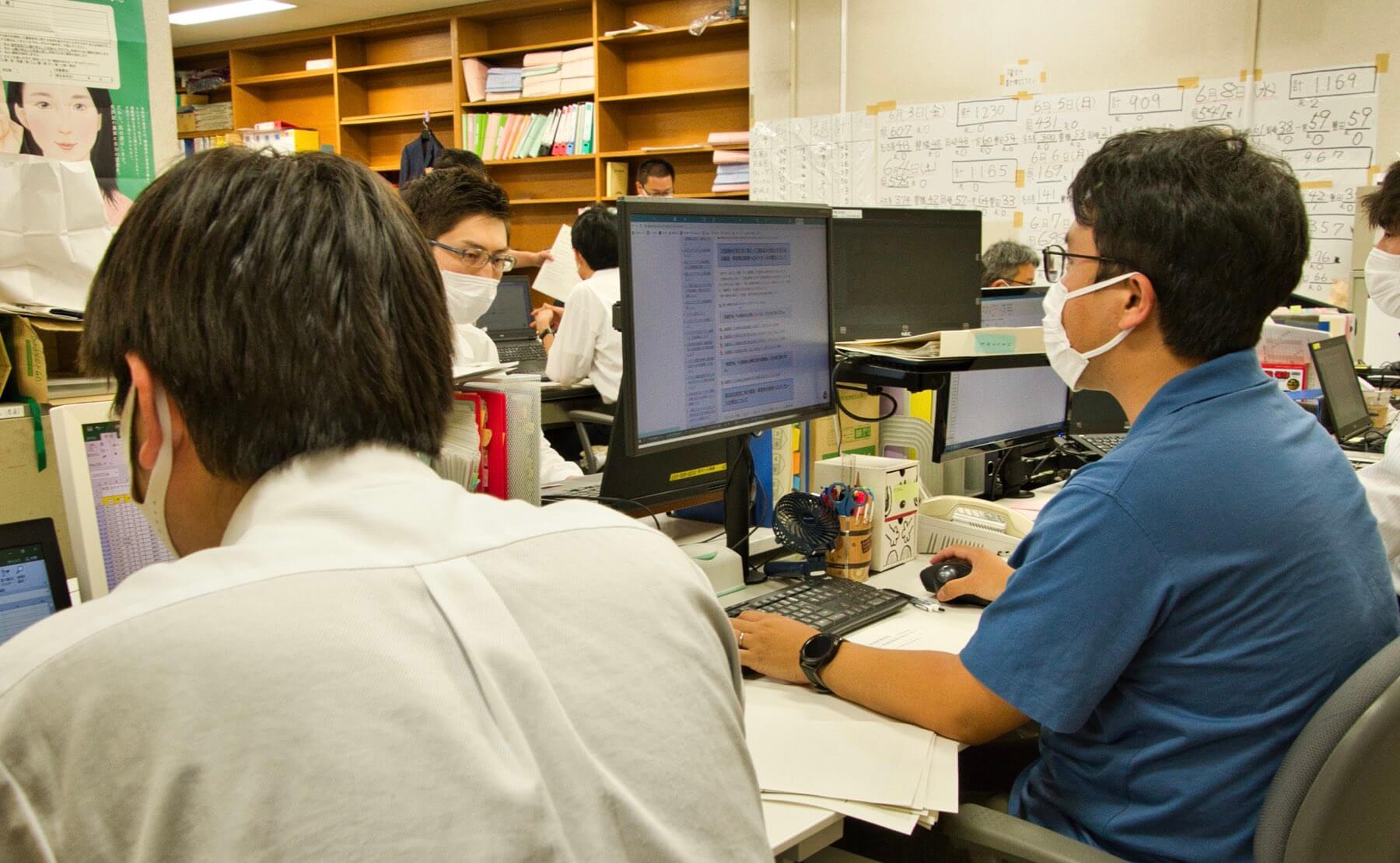 県職員の作業の様子